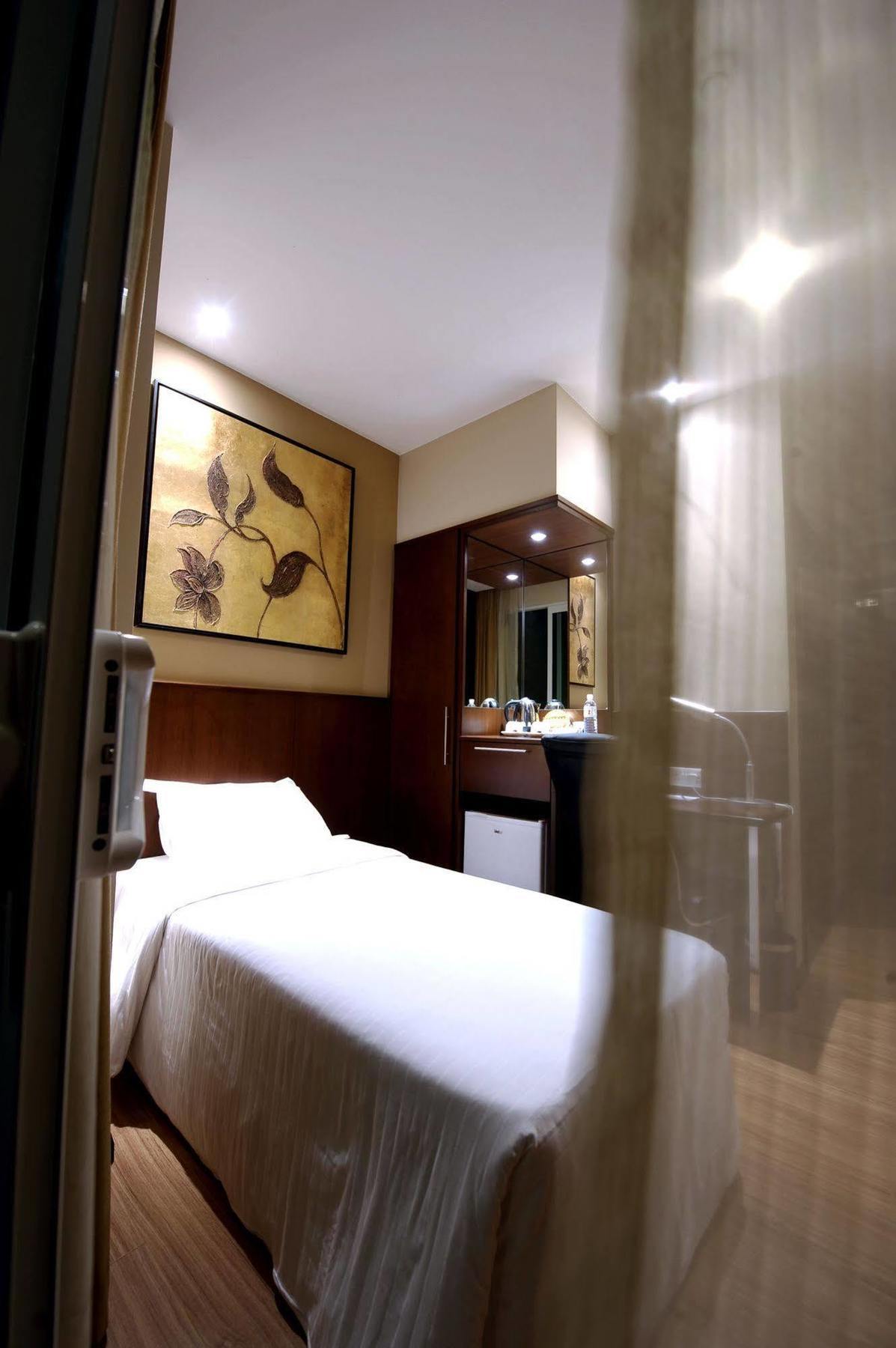 Roomz Hotel Seria Kültér fotó
