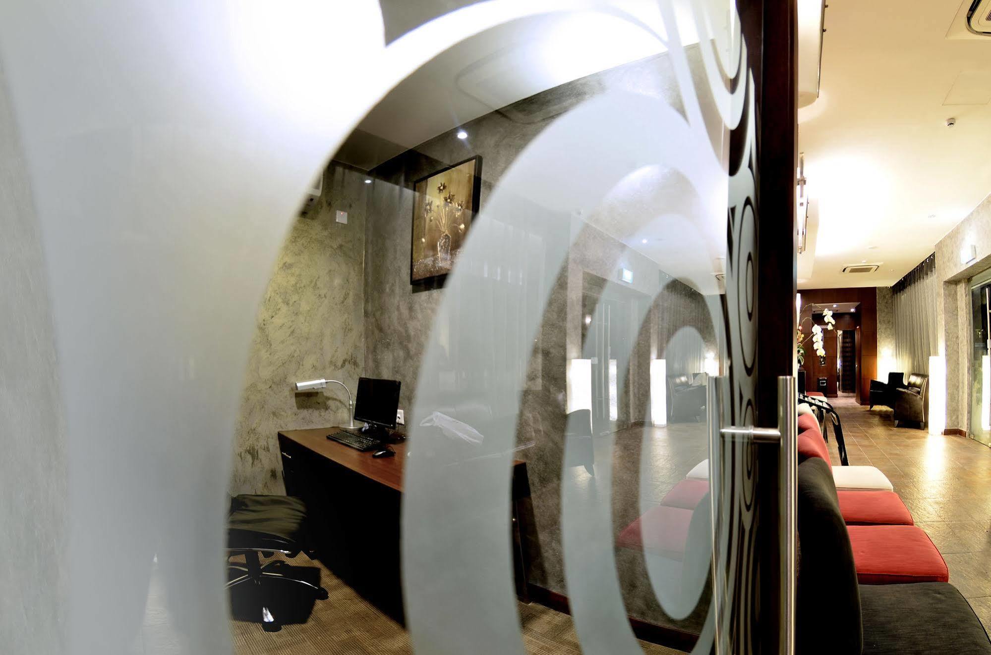 Roomz Hotel Seria Kültér fotó